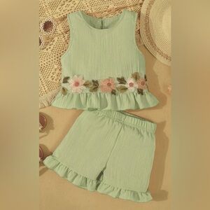 Girl’s 4/5 XS 2-piece matching set embroidered floral ruffle tank top & shorts